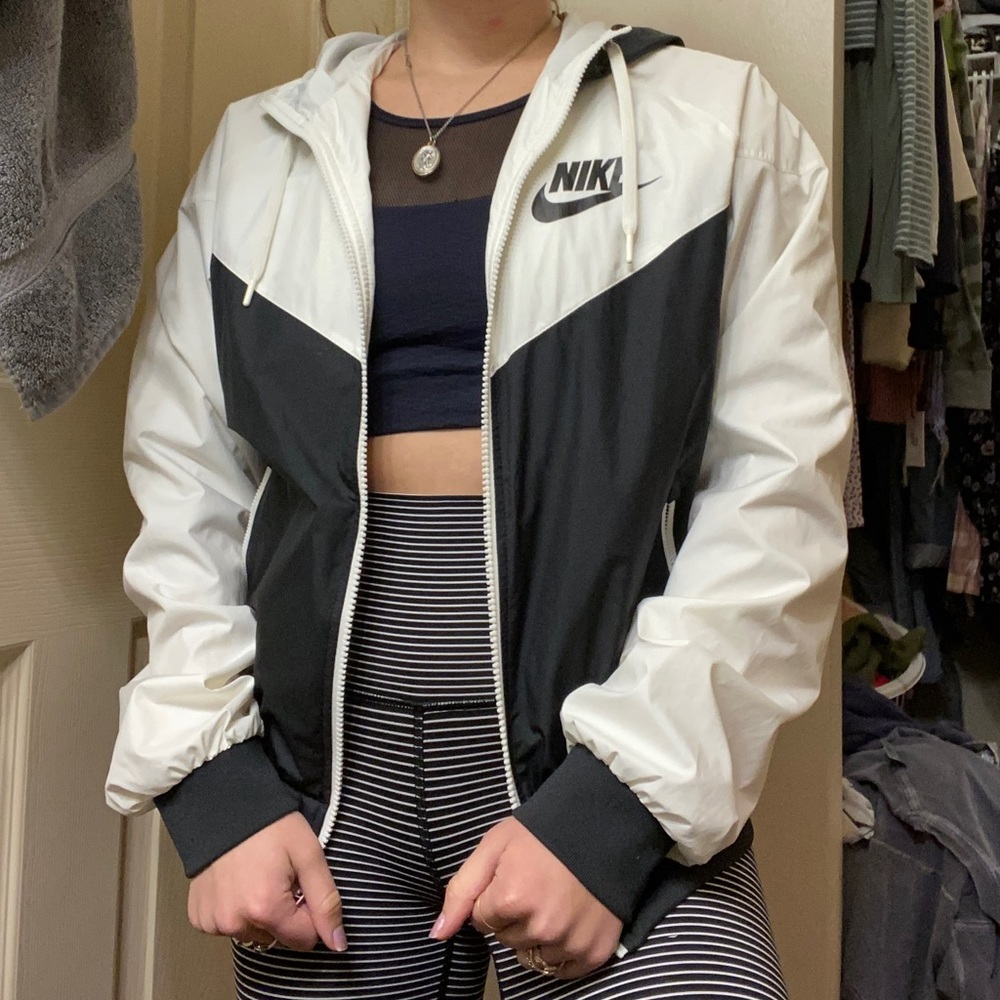 NIKE WINDBREAKER